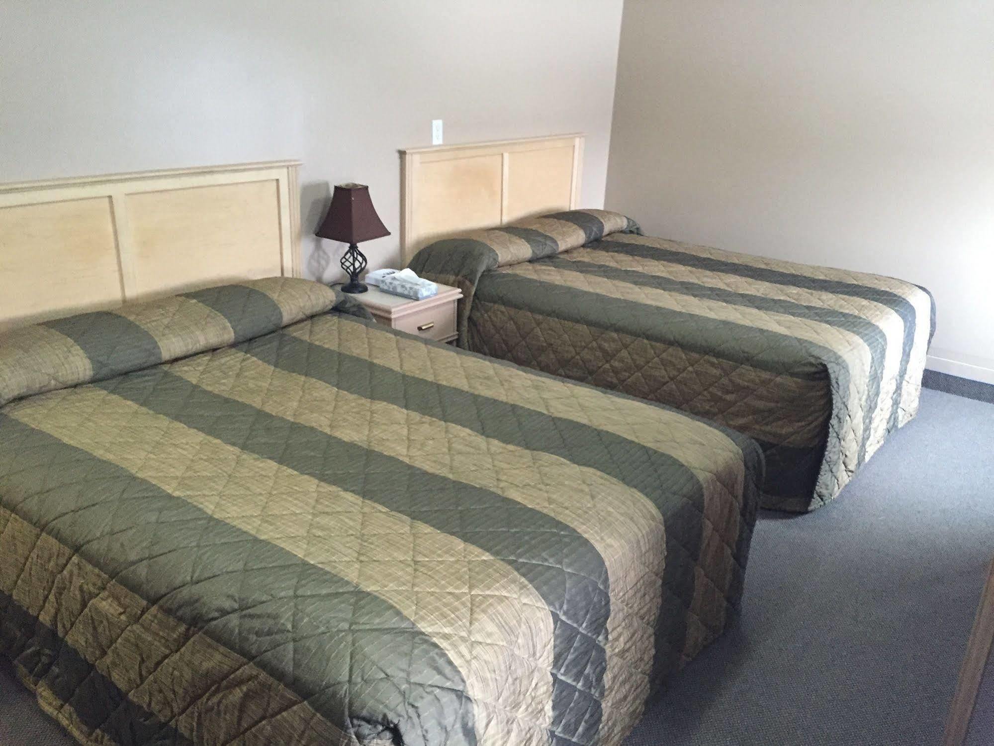 King'S Hotel & Motel By Elevate Rooms Shaunavon Zewnętrze zdjęcie